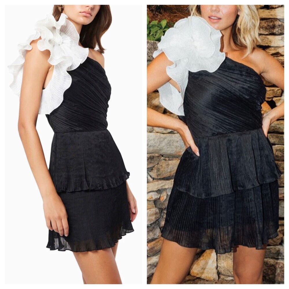 Elliatt Merriment Black White Rosette One Shoulder Pleated Mini Dress Sz Small